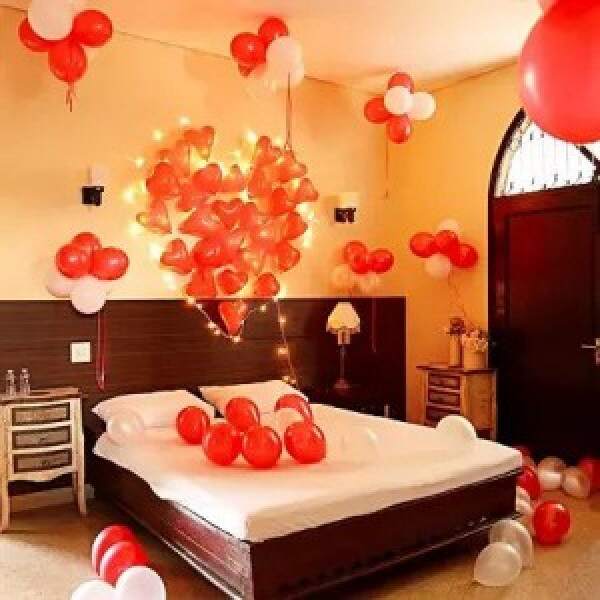 Simple Romantic Balloons Decor