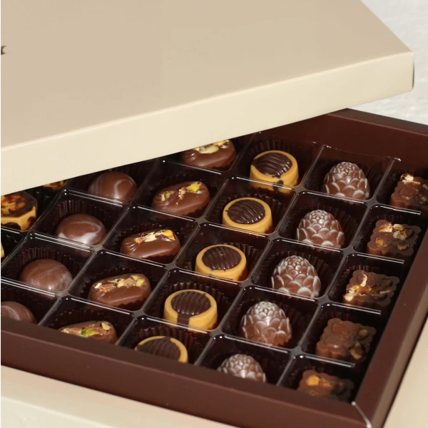 Luxury Assorted Chocolate Gift Box with premium chocolates arranged in elegant gift tray – Dubai chocolate gift delivery