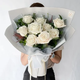 10 White Roses Bouquet 