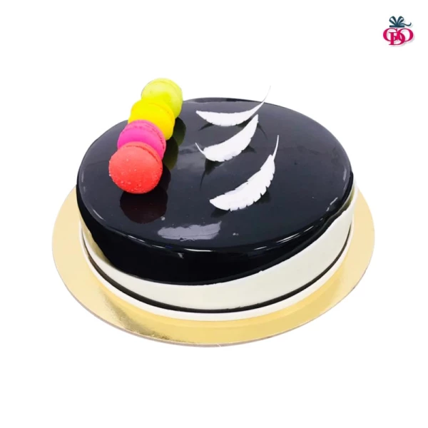 Chocolate White Theme Cake: Theme Cake