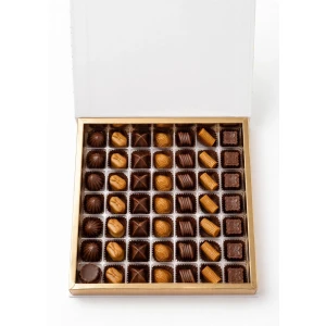 luxury-assorted-chocolate-box-dubai